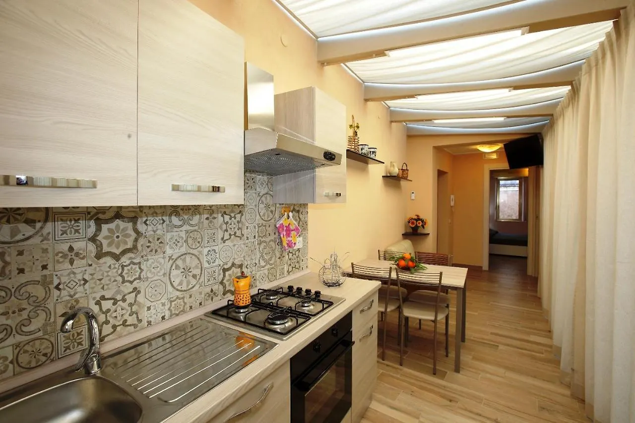 אבולה Re Sole Case Vacanze - Esclusivo Attico M A R T E Con Spaziosissima Terrazza Solarium Attrezzata בית נופש