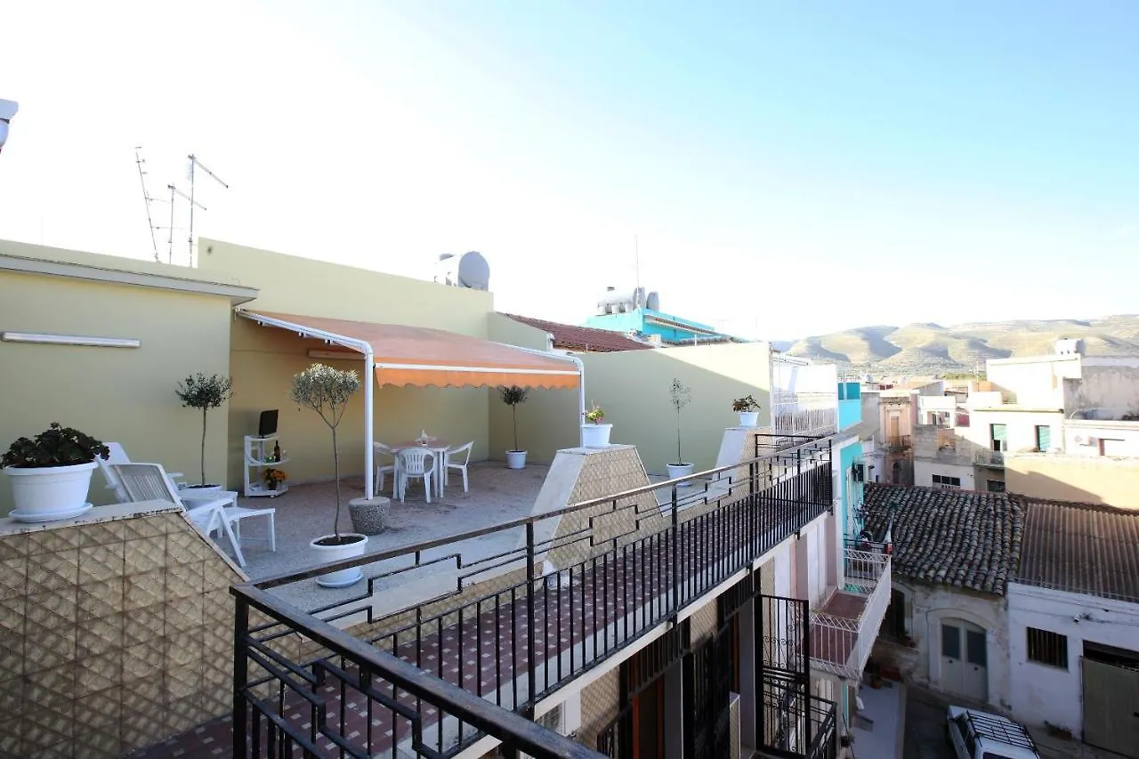 Re Sole Case Vacanze - Esclusivo Attico M A R T E Con Spaziosissima Terrazza Solarium Attrezzata 阿沃拉 度假居