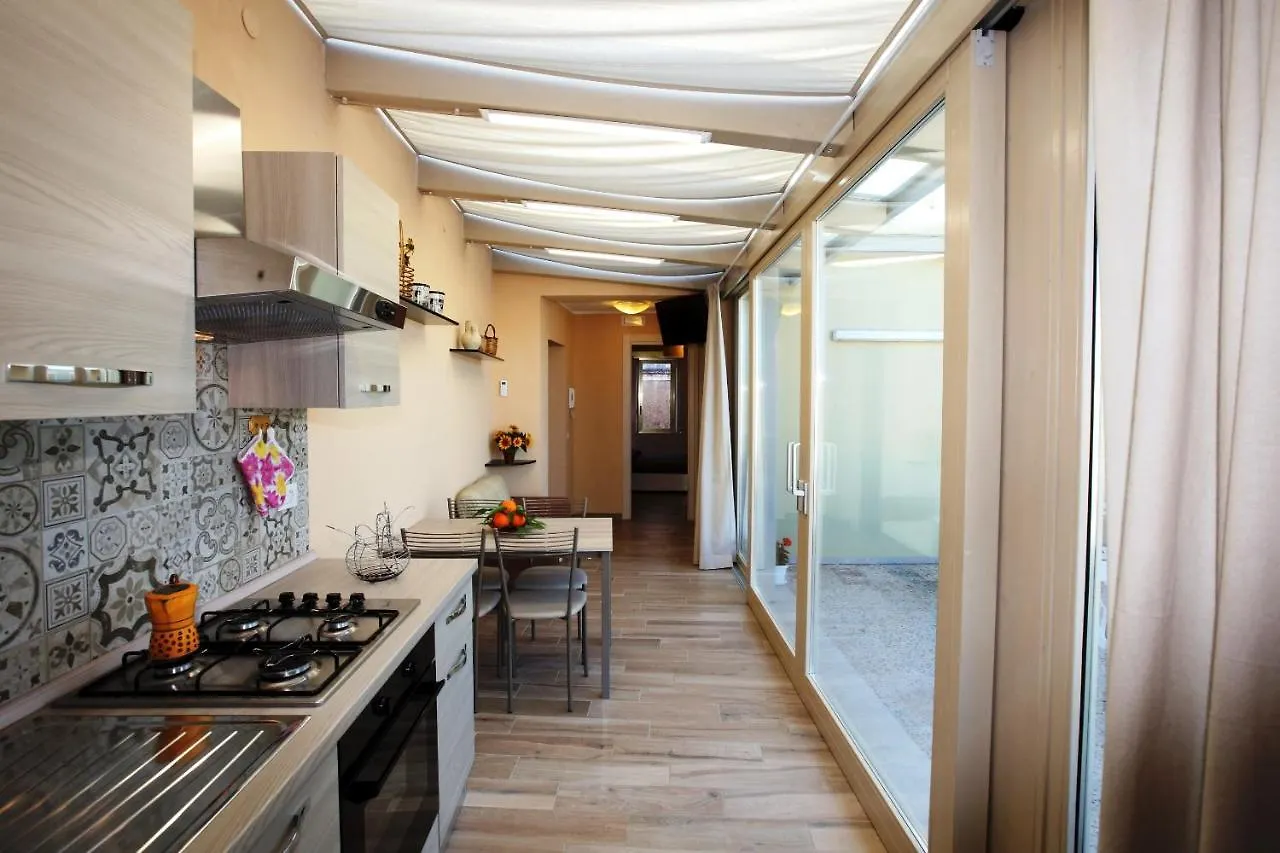 Re Sole Case Vacanze - Esclusivo Attico M A R T E Con Spaziosissima Terrazza Solarium Attrezzata 阿沃拉