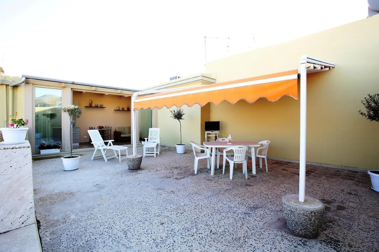 Re Sole Case Vacanze - Esclusivo Attico M A R T E Con Spaziosissima Terrazza Solarium Attrezzata 阿沃拉 0*,