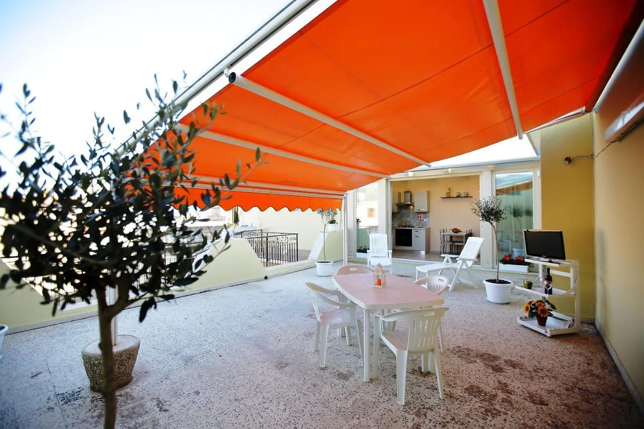בית נופש אבולה Re Sole Case Vacanze - Esclusivo Attico M A R T E Con Spaziosissima Terrazza Solarium Attrezzata