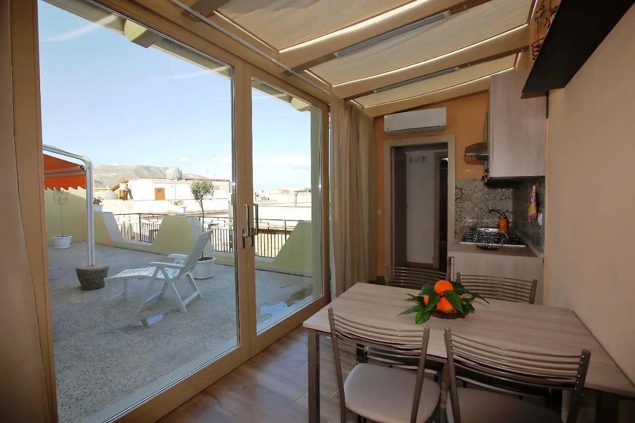 Re Sole Case Vacanze - Esclusivo Attico M A R T E Con Spaziosissima Terrazza Solarium Attrezzata 阿沃拉 0*,
