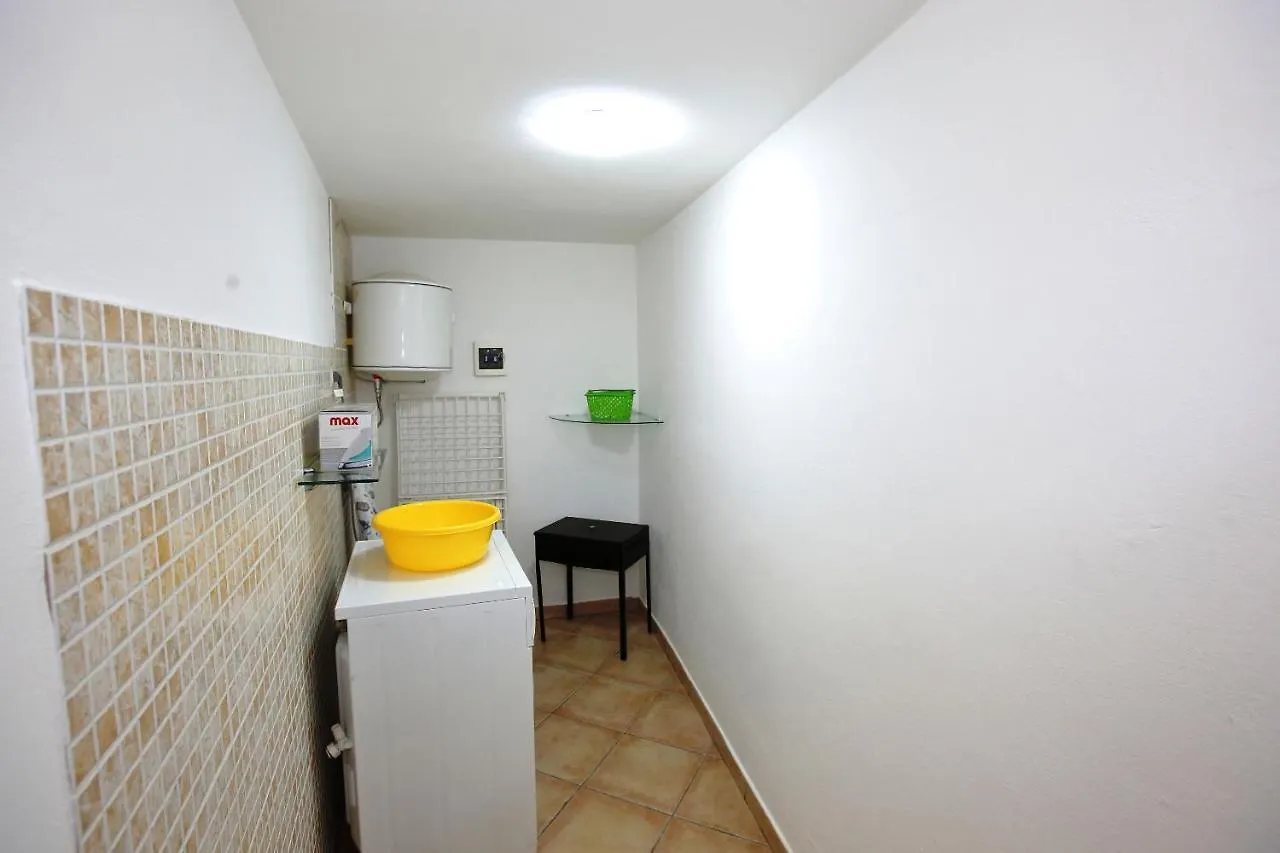Re Sole Case Vacanze - Esclusivo Attico M A R T E Con Spaziosissima Terrazza Solarium Attrezzata 阿沃拉 0*,  意大利
