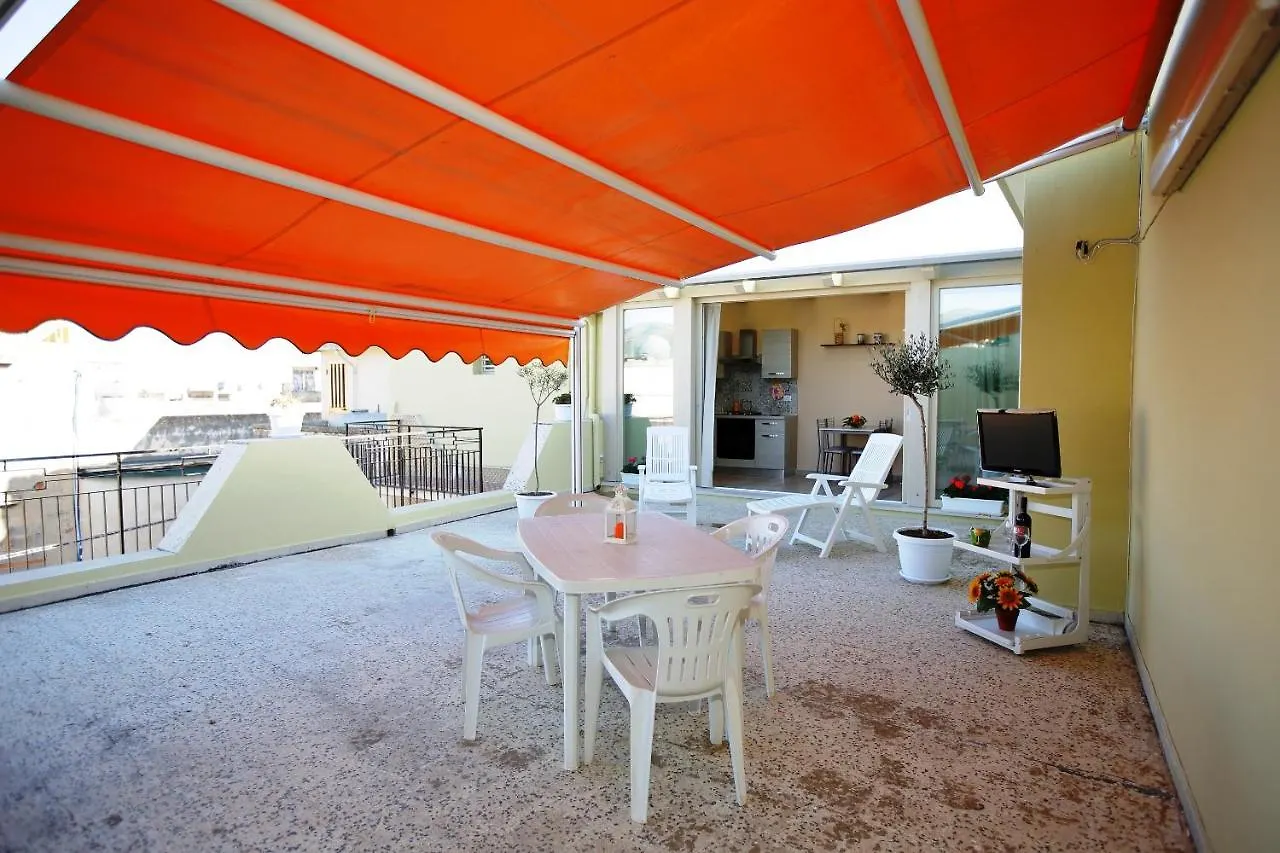 Re Sole Case Vacanze - Esclusivo Attico M A R T E Con Spaziosissima Terrazza Solarium Attrezzata 阿沃拉 意大利