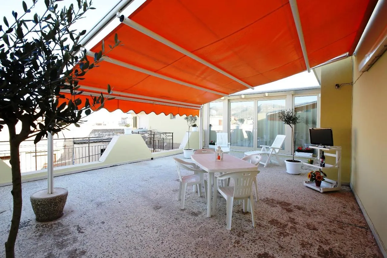 אבולה Re Sole Case Vacanze - Esclusivo Attico M A R T E Con Spaziosissima Terrazza Solarium Attrezzata בית נופש