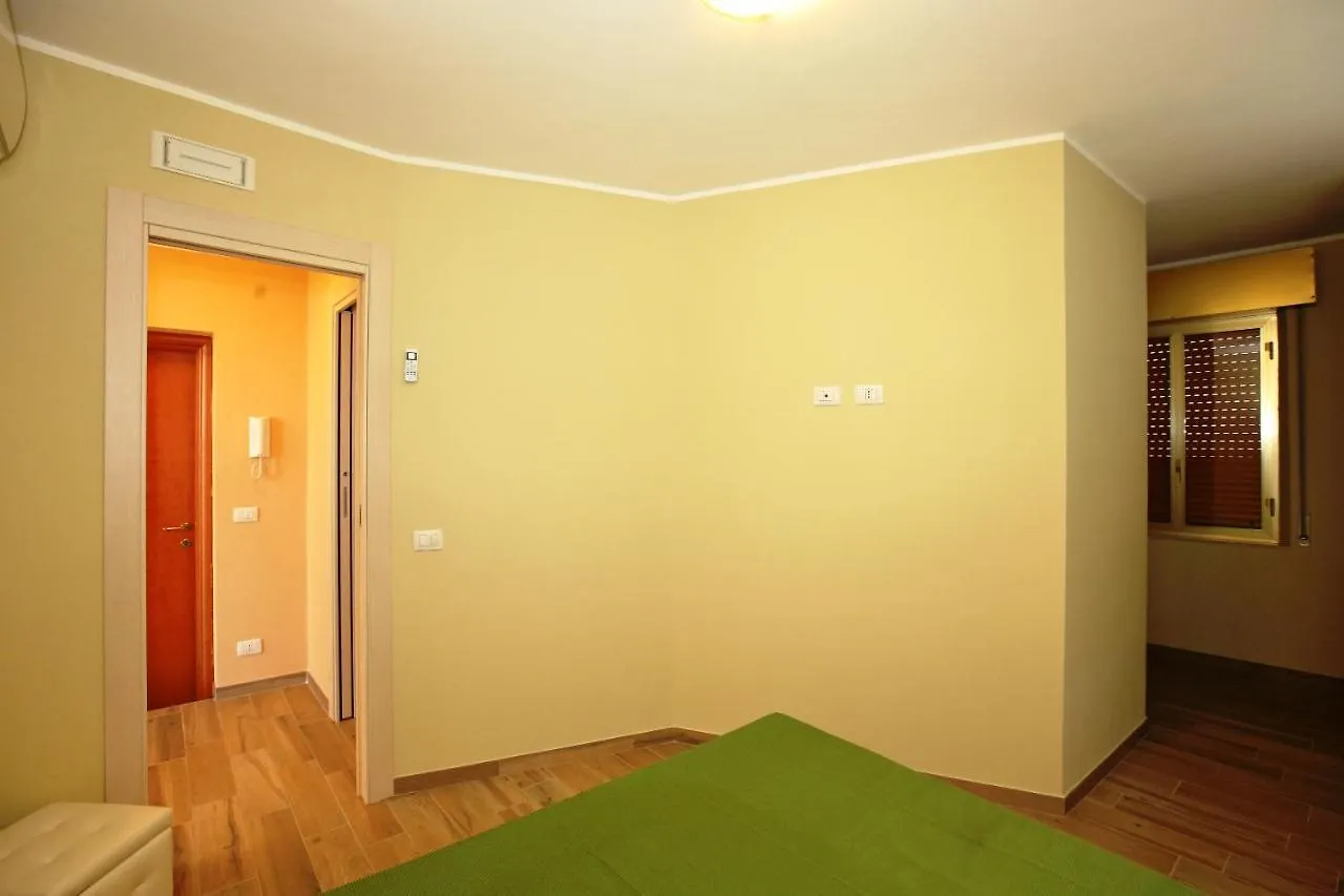 בית נופש אבולה Re Sole Case Vacanze - Esclusivo Attico M A R T E Con Spaziosissima Terrazza Solarium Attrezzata איטליה