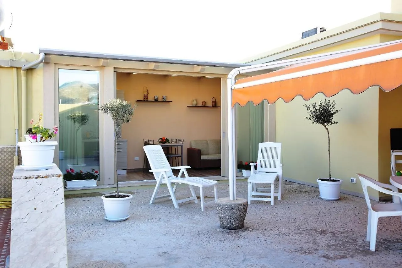 בית נופש אבולה Re Sole Case Vacanze - Esclusivo Attico M A R T E Con Spaziosissima Terrazza Solarium Attrezzata